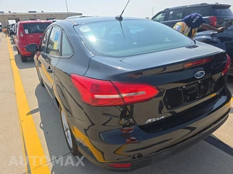 2017 Ford Focus SE Sedan – miniatura 6