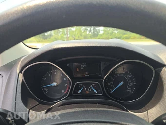2017 Ford Focus SE Sedan – miniatura 6