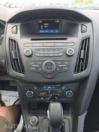 2017 Ford Focus SE Sedan - miniatura 7
