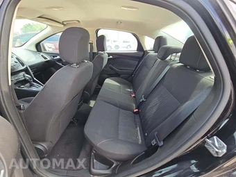 2017 Ford Focus SE Sedan – miniatura 10