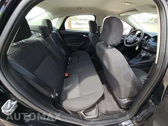 2017 Ford Focus SE Sedan – miniatura 13