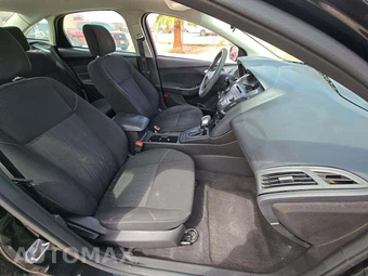 2017 Ford Focus SE Sedan – miniatura 15