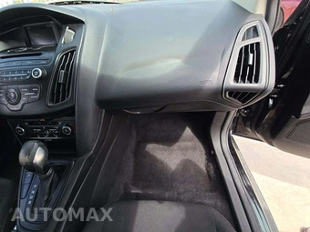 2017 Ford Focus SE Sedan – miniatura 16