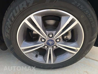 2017 Ford Focus SE Sedan – miniatura 21