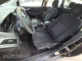 2017 Ford Focus SE Sedan – miniatura 3