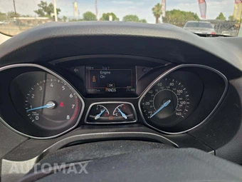 2017 Ford Focus SE Sedan – miniatura 6