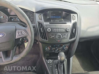2017 Ford Focus SE Sedan – miniatura 7