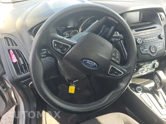 2017 Ford Focus SE Sedan - miniatura 10