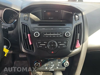 2017 Ford Focus SE Sedan - miniatura 11