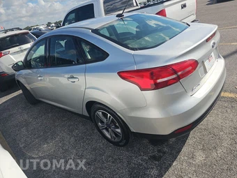 2017 Ford Focus SE Sedan - miniatura 6