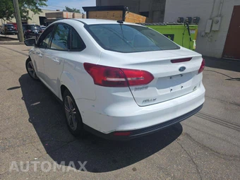 2017 Ford Focus SE Sedan – miniatura 2