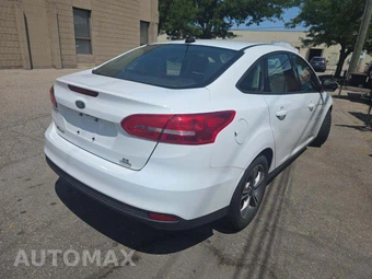 2017 Ford Focus SE Sedan – miniatura 3