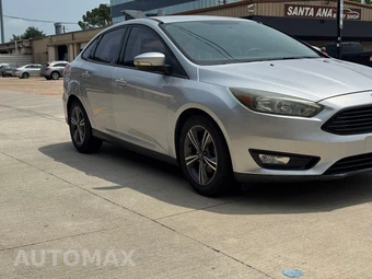 2017 Ford Focus SE Sedan - miniatura 2