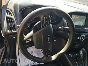 2017 Ford Focus SEL Hatchback – miniatura 10