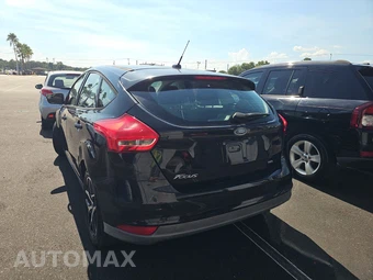 2017 Ford Focus SEL Hatchback – miniatura 6