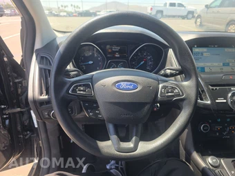 2017 Ford Focus SEL Sedan – miniatura 10
