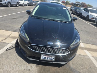 2017 Ford Focus SEL Sedan – miniatura 2