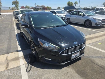 2017 Ford Focus SEL Sedan – miniatura 3