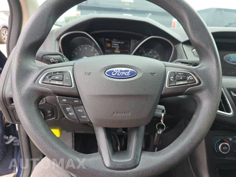 2017 Ford Focus SEL Sedan – miniatura 10