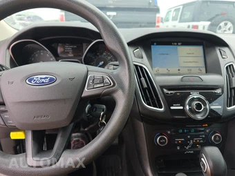 2017 Ford Focus SEL Sedan – miniatura 11