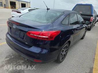 2017 Ford Focus SEL Sedan – miniatura 4