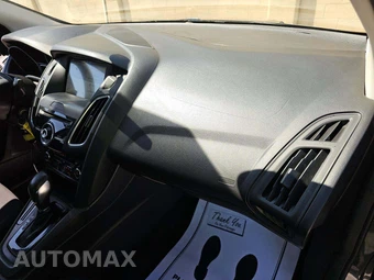 2017 Ford Focus SEL Sedan - miniatura 16
