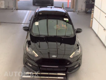 2017 Ford Focus ST Hatchback - miniatura 2