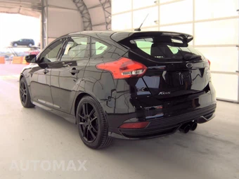 2017 Ford Focus ST Hatchback - miniatura 6