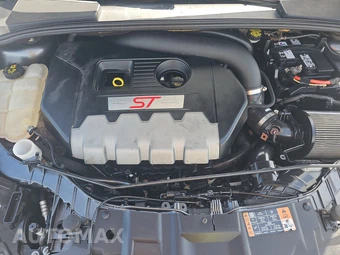 2017 Ford Focus ST Hatchback - miniatura 15