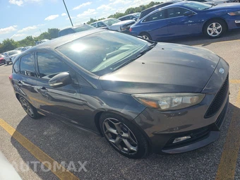 2017 Ford Focus ST Hatchback - miniatura 3
