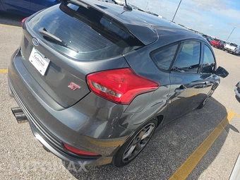 2017 Ford Focus ST Hatchback - miniatura 4