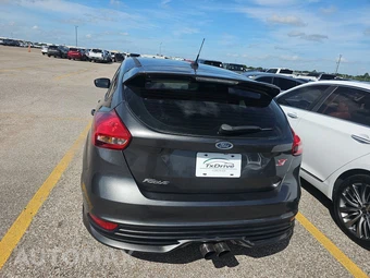 2017 Ford Focus ST Hatchback - miniatura 5