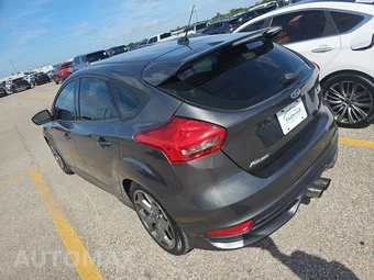 2017 Ford Focus ST Hatchback - miniatura 6
