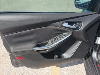 2017 Ford Focus ST Hatchback - miniatura 9