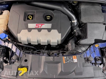 2017 Ford Focus ST Hatchback - miniatura 11