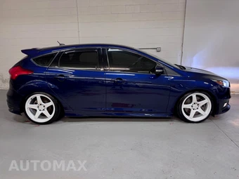 2017 Ford Focus ST Hatchback - miniatura 2