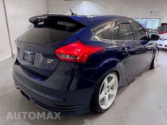 2017 Ford Focus ST Hatchback - miniatura 3