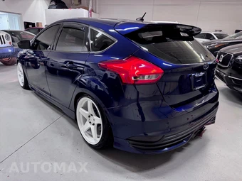 2017 Ford Focus ST Hatchback - miniatura 5