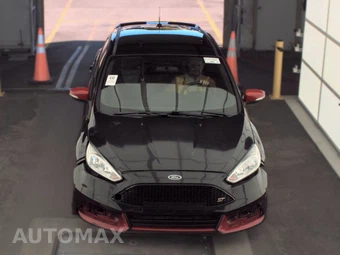 2017 Ford Focus ST Hatchback – miniatura 2