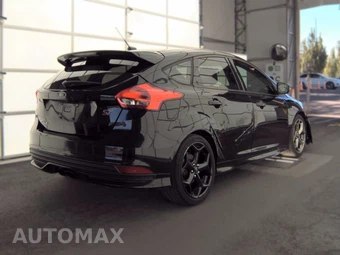 2017 Ford Focus ST Hatchback – miniatura 4