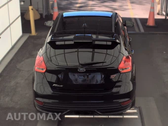 2017 Ford Focus ST Hatchback – miniatura 5