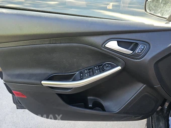 2017 Ford Focus ST Hatchback – miniatura 9
