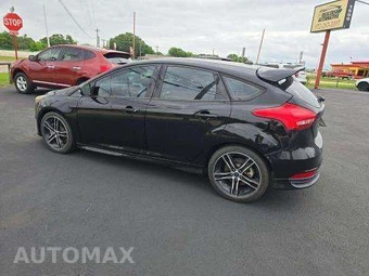 2017 Ford Focus ST Hatchback – miniatura 2