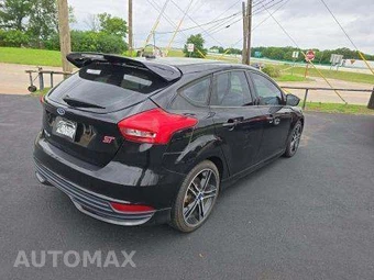 2017 Ford Focus ST Hatchback – miniatura 3
