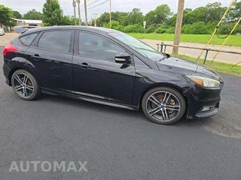 2017 Ford Focus ST Hatchback – miniatura 4