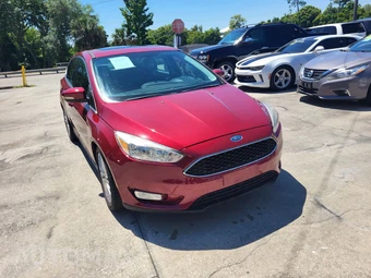 2017 Ford Focus Titanium Hatchback – miniatura 10