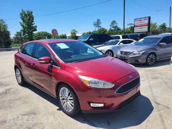 2017 Ford Focus Titanium Hatchback – miniatura 11