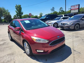 2017 Ford Focus Titanium Hatchback – miniatura 12