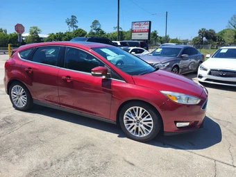 2017 Ford Focus Titanium Hatchback – miniatura 15