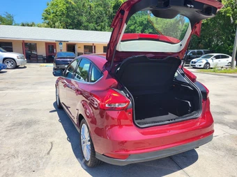 2017 Ford Focus Titanium Hatchback – miniatura 23